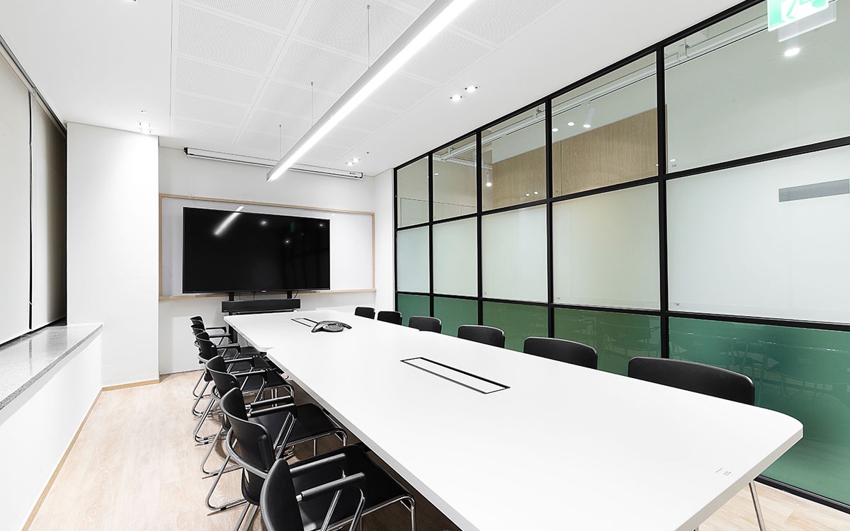 MEETING ROOM
